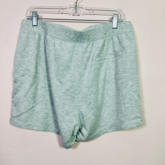 BANANA REPUBLIC Gray Athleisure Shorts, Size‎ Large - Picture 2 of 8